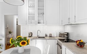 Cute Apartment In The Historic Old Town Of Warsaw